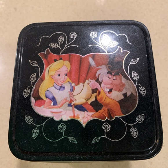 Disney Alice in Wonderland Tea Tin - Picture 2 of 4